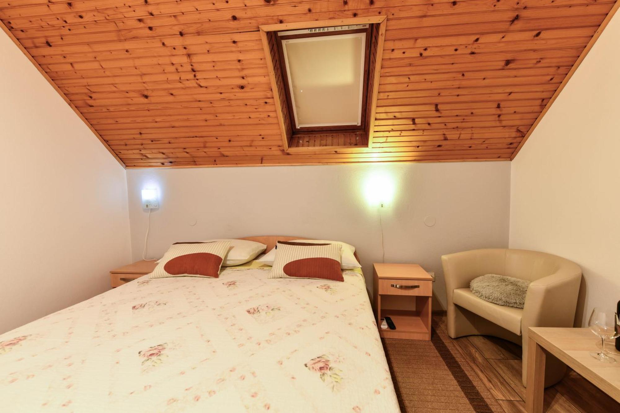 Apartment & Rooms Luketic Растовача Экстерьер фото