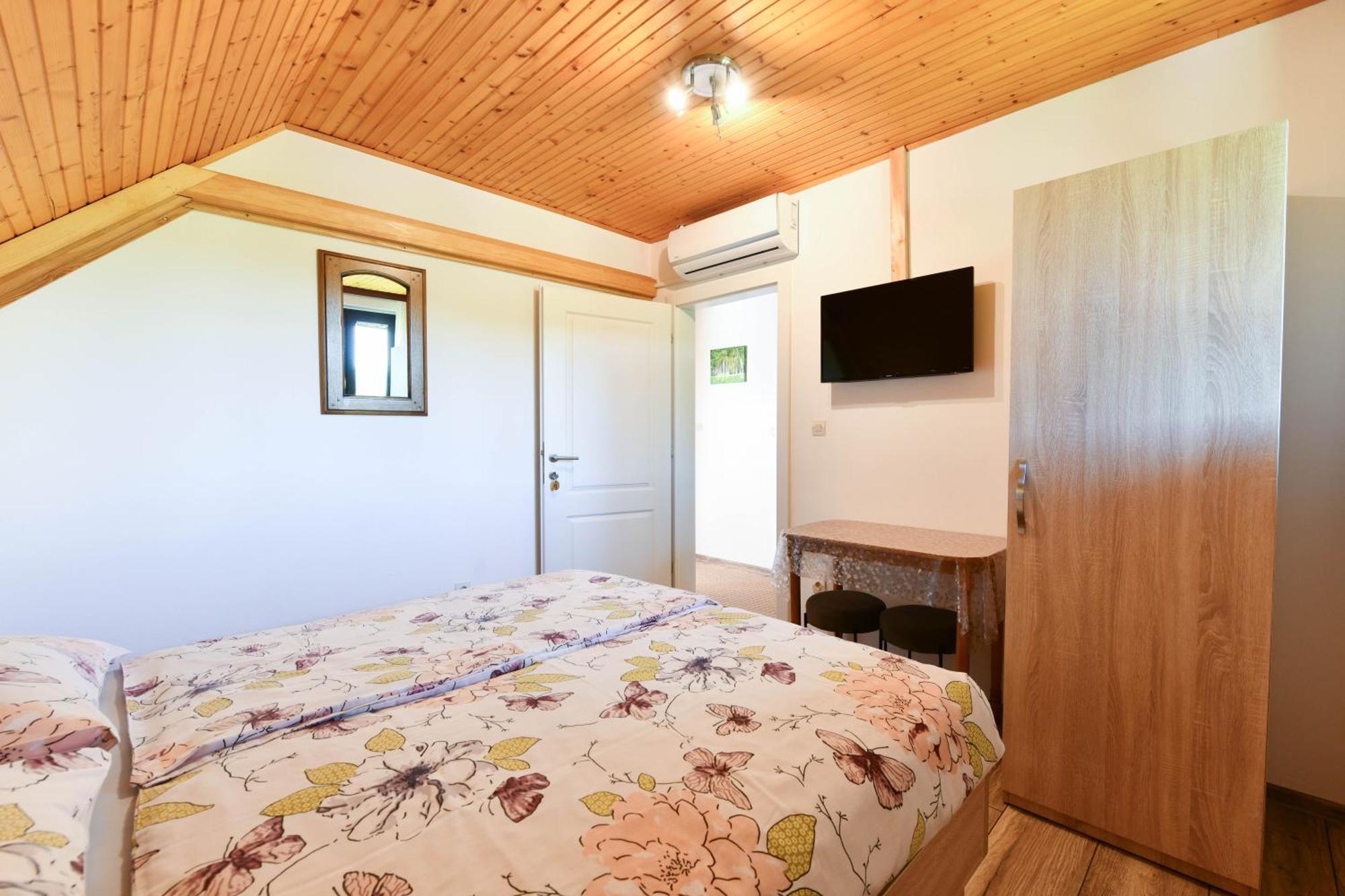 Apartment & Rooms Luketic Растовача Экстерьер фото